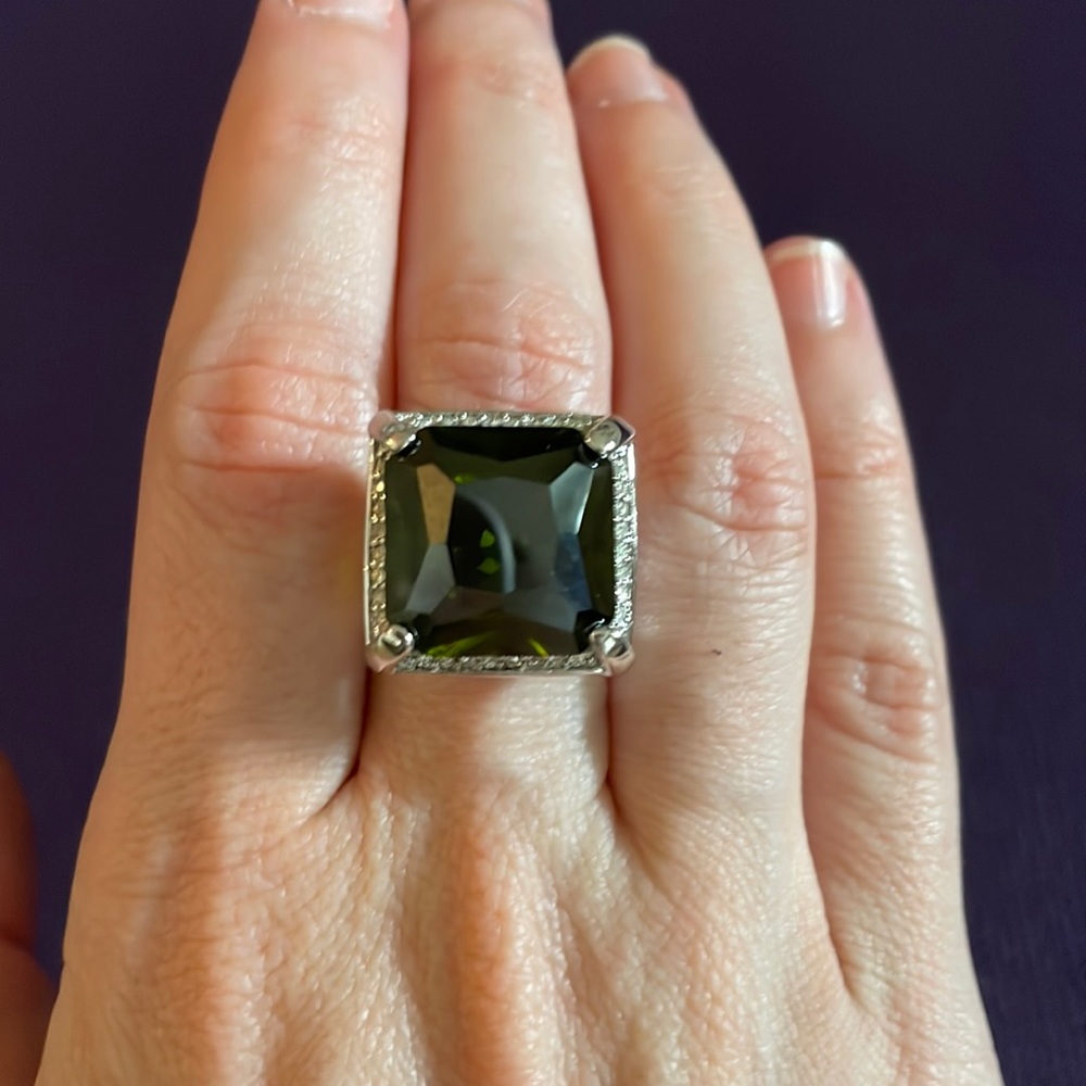 Women’s size 7/8 ring